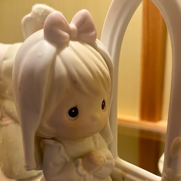 Precious Moments May Your Future Be Blessed -girl’s 1st Communion - Picture 4 of 10